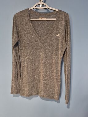 Hollister Heather Gray V-Neck Long Sleeve Tee